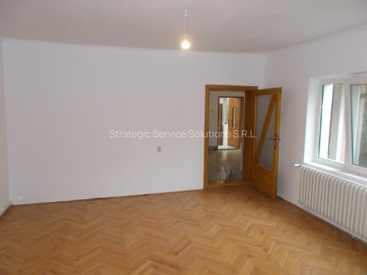 Casa, Timisora, zona Plopi, parter, caramida, 3 camere, 370mp teren