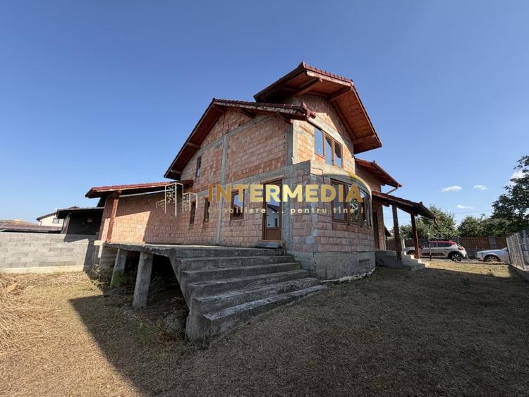 Casă individuală cu 4 camere cu Teren 388 Mp în Cetate