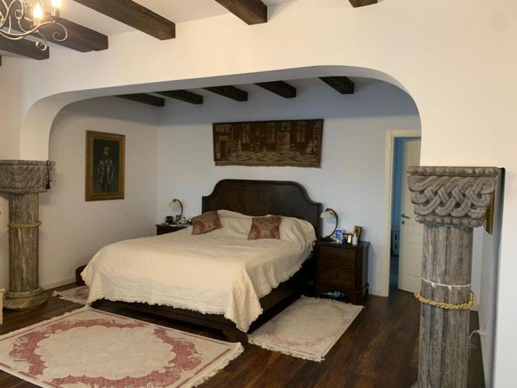 Reședință de colecție pe malul lacului/ Arhitectură neoromânească 2051 mp, teren - 14