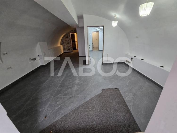 Spatiu comercial de vanzare 55 mp curte parcare zona Central din Sibiu - 4