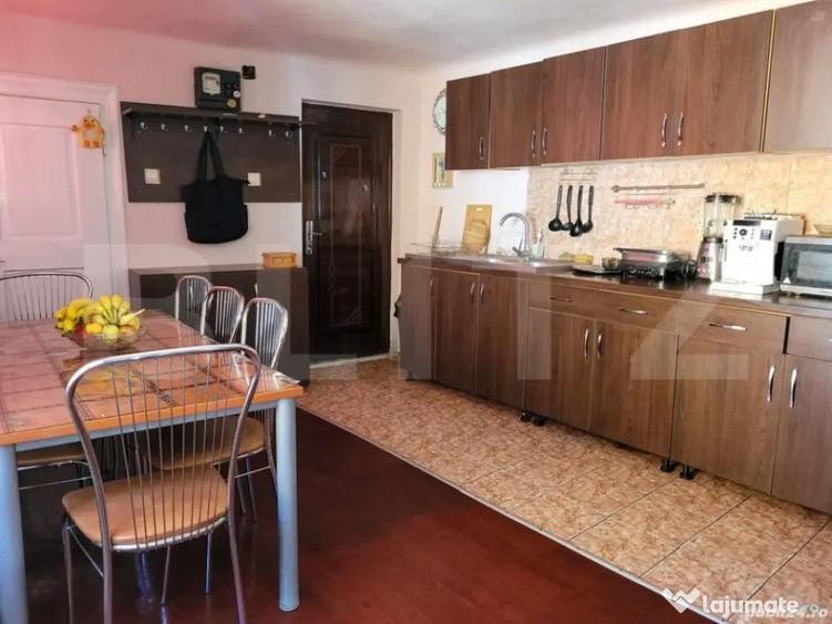 Casa Piata Sfatului compusa din apartament 3 camere, garsoni - 7