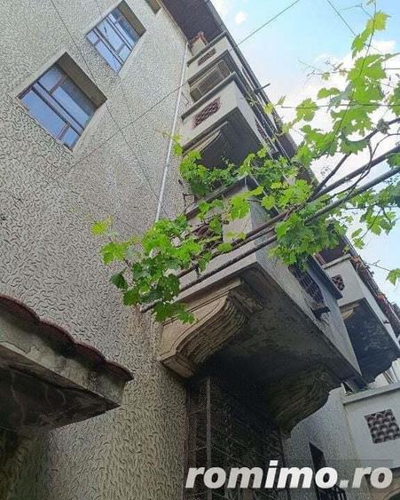 Dacia-Toamnei singur in curte - 8