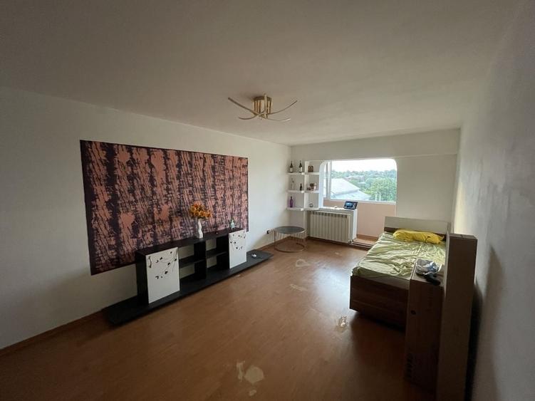 Apartament cu 3 camere decomandat în Piața Centrală