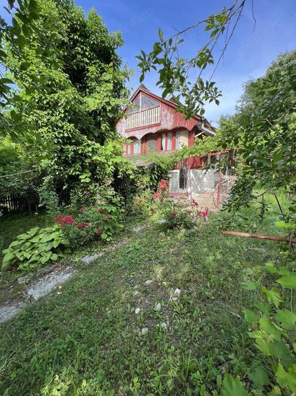 Casa de vacanta pe deal, D+P+M cu 8400 mp, teren - 6