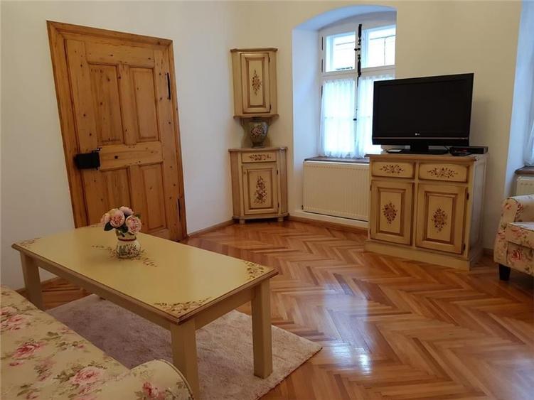 Oportunitate Imobiliara ?n Inima Sibiului: Apartament Clasic cu 2 Camere - 4