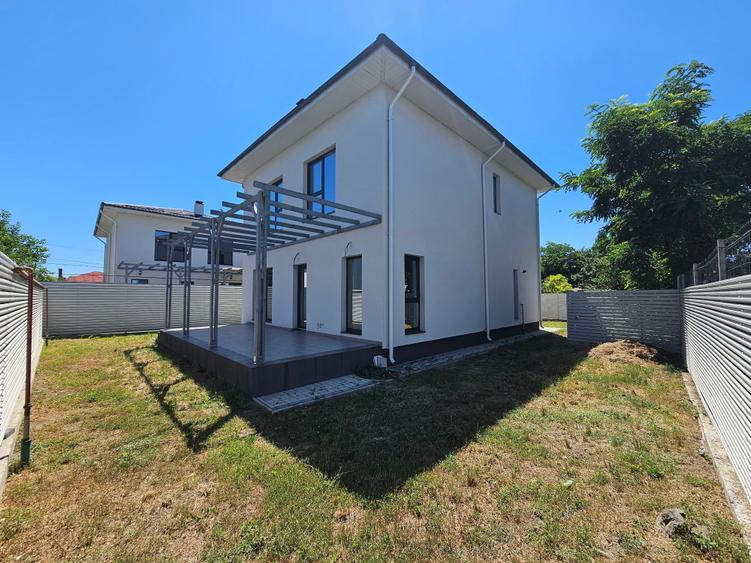 Casă cu teren generos de 480 mp – gata să devină acasă! - 1