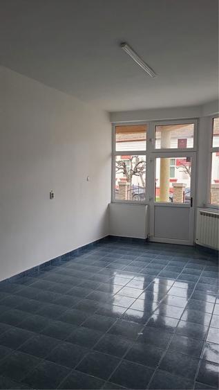 De inchiriat spatiu comercial str. Avram Iancu - 4