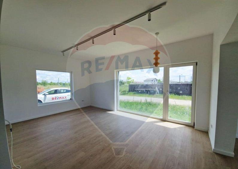 Casa / Vila - 132,5 mp , teren - 264 mp / zona Carcea - 2