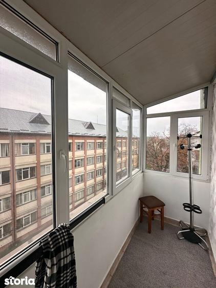 De vanzare apartament cu 2 camere ?i 2 balcoane, in zona Scolii nr 5 - 5