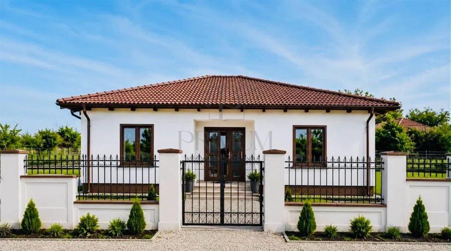 Casă individuală cu 4 camere cu Canalizare în Parța