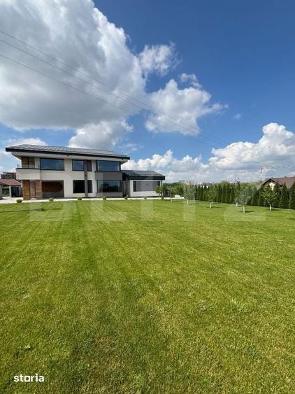 Casă cu 4 camere cu Teren 1550 Mp în Central