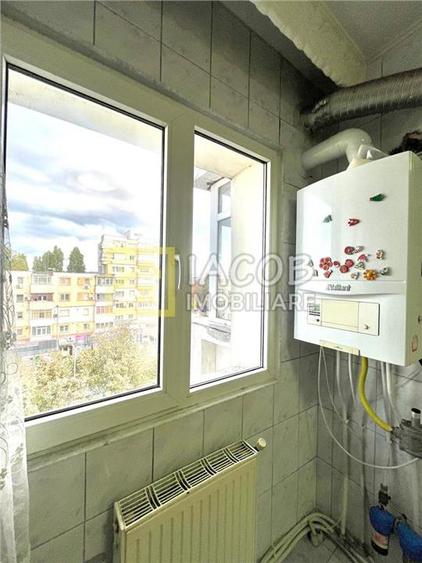 Apartament cu 2 camere decomandat, mobilat în Republicii