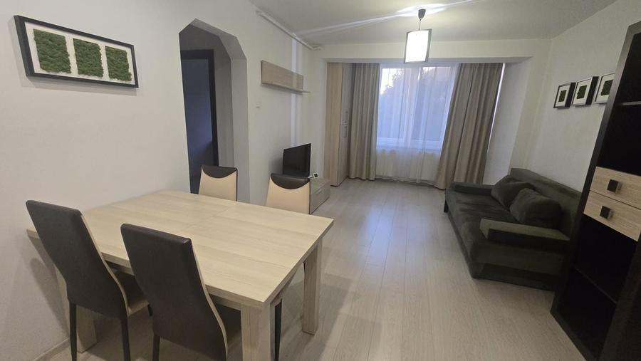 Apartament cu 3 camere semidecomandat în Exterior Vest