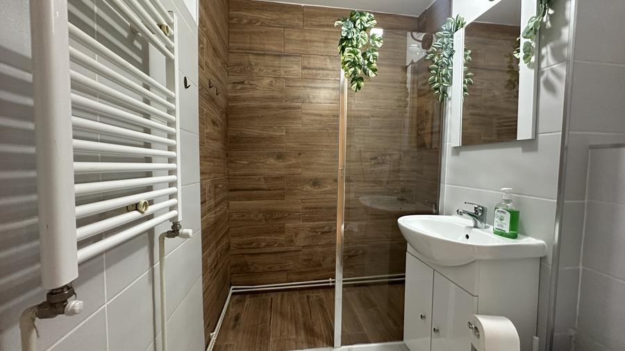 Apartament cu 2 camere decomandat, mobilat în Soarelui