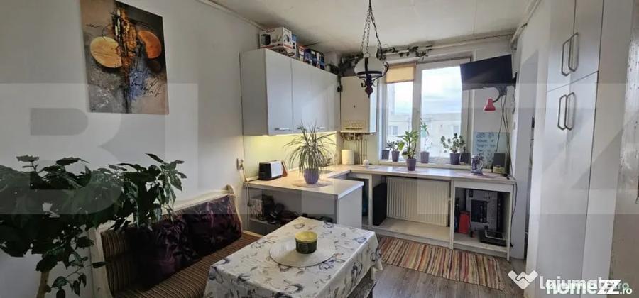 Apartament cu 4 camere semidecomandat în Ciucului