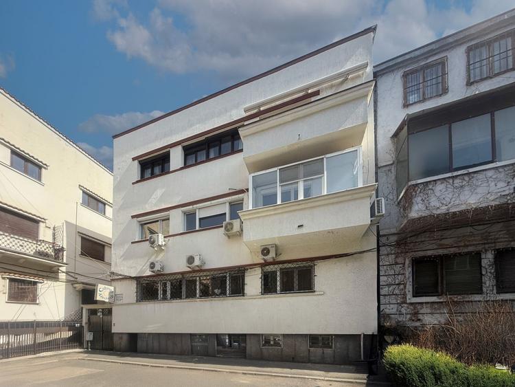 Apartament cu 3 camere circular în Victoriei