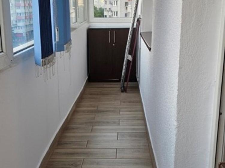 Apartament cu 3 camere semidecomandat, mobilat în Turda