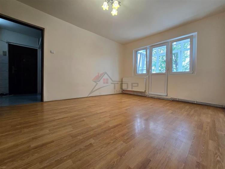 Apartament cu 2 camere semidecomandat în Mircea cel Bătrân