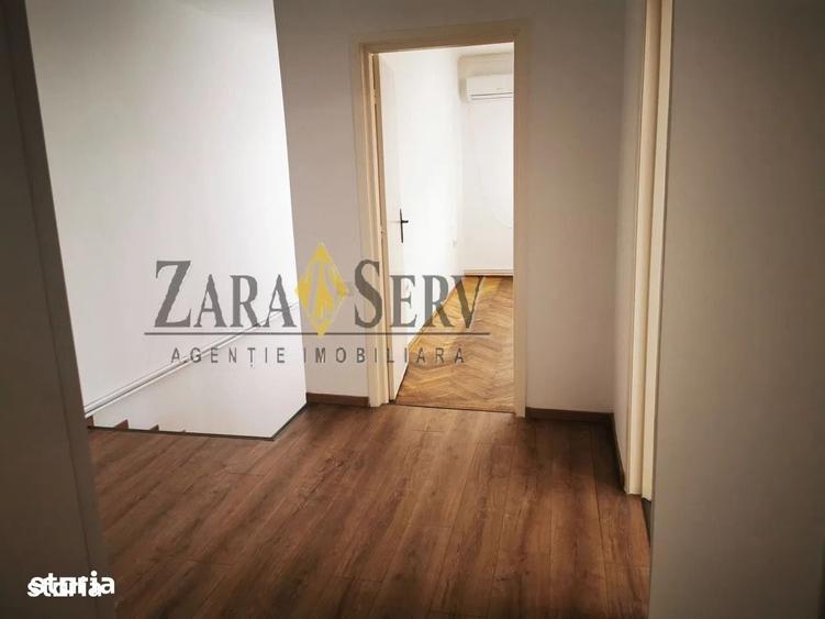 Apartament cu 4 camere decomandat în Democrației