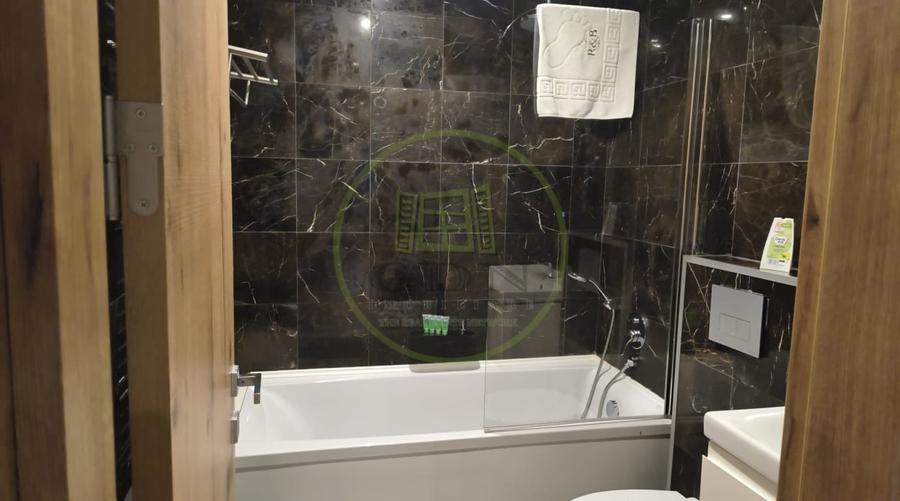 Apartament cu 3 camere semidecomandat, mobilat în Predeal