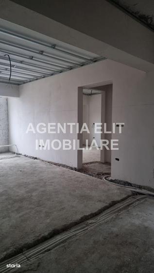 Apartament cu 3 camere semidecomandat în Central