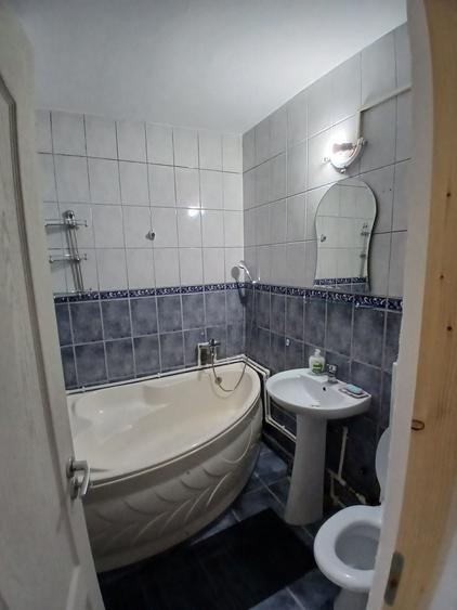 Apartament cu 2 camere semidecomandat în Berivoi