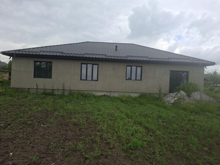 Casă cu 4 camere în Exterior Vest