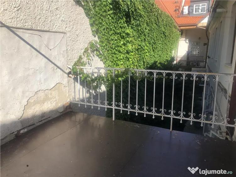 Apartament cu 2 camere nedecomandat, mobilat în Centrul Istoric