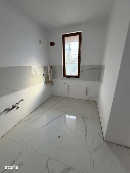 Casă cu 5 camere cu Teren 150 Mp în Roșu