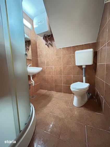Casă cu 9 camere cu Canalizare în Central