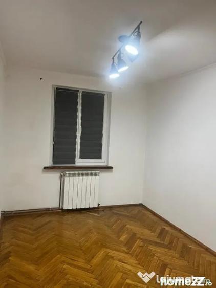 Apartament cu 3 camere decomandat în Siret