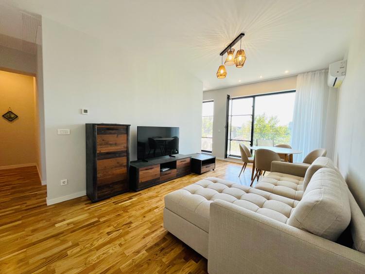 Apartament cu 2 camere decomandat în P-ta Presei Libere