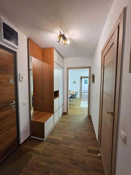 Apartament cu 3 camere semidecomandat, mobilat în Podu Roș
