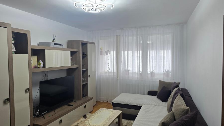 Inchiriez apartament 3 camere decomandat in Deva, zona ultracentrala (I. Maniu), - 1