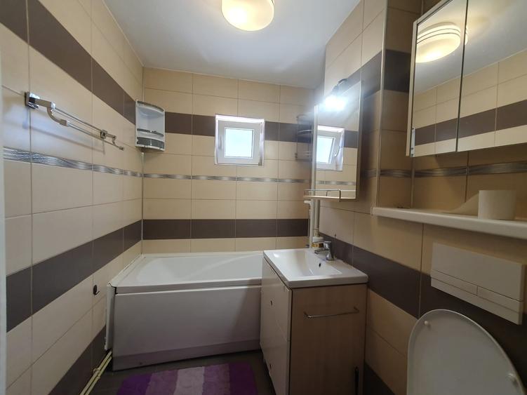 Inchiriez apartament 3 camere zona 300 - 3