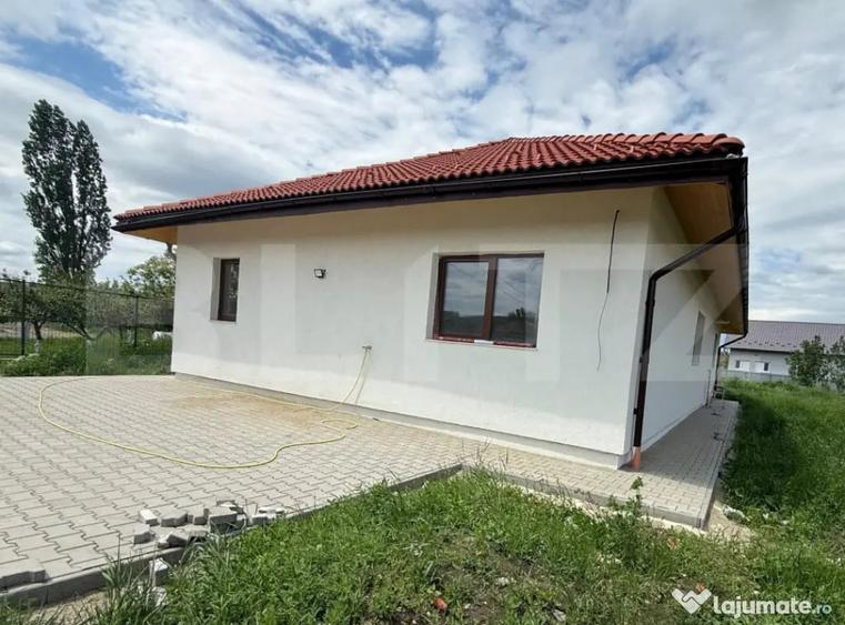 Casă cu 4 camere cu Teren 750 Mp în Jucu