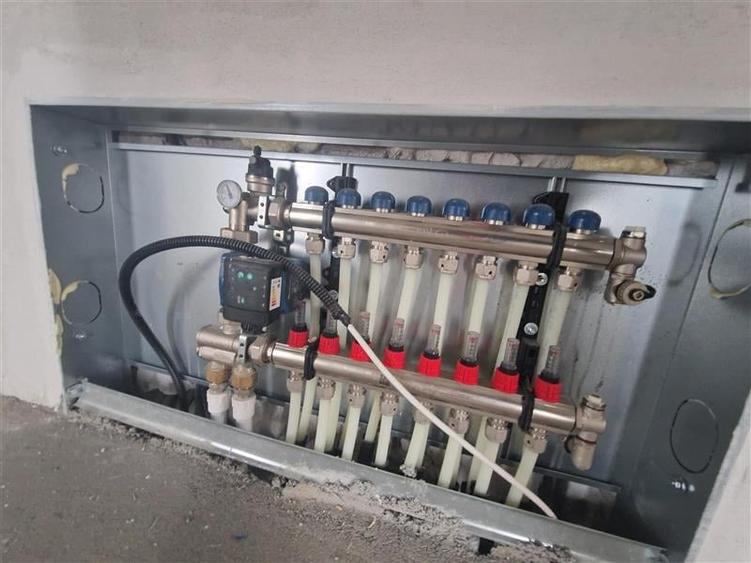 Casa P+E , teren 276 mp, parte dintr-un triplex - Statia de Salvare - 3