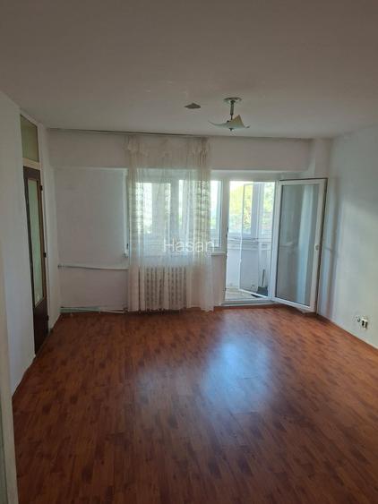 Garsonieră spațioasă 38 mp cu balcon mare, luminoasă și ideală pentru amenajare!