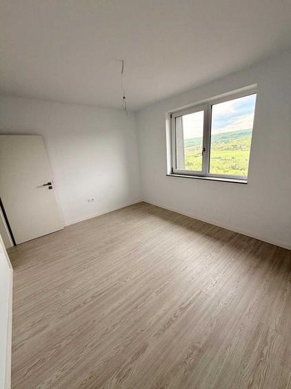 Apartament cu 3 camere semidecomandat în Exterior Vest