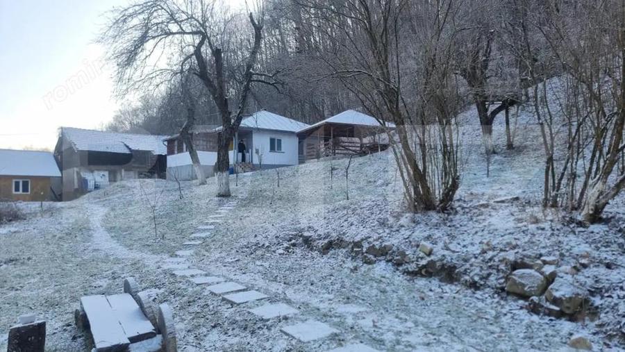 Casa si teren zona pitoreasca - 1