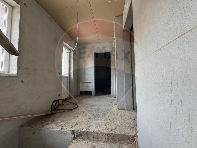 Casă / Vilă cu 6 camere de vânzare în zona Darmanesti - 46