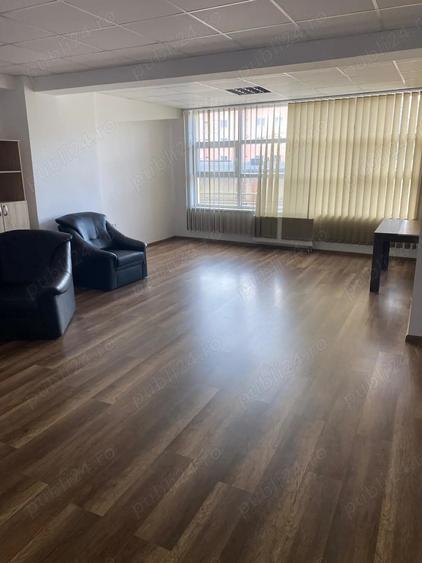 Inchiriez spatiu birouri , open space, in cladirea Registrului Comertului et.1 ,44 mp - 2