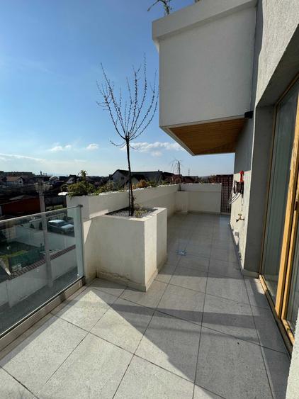 Apartament cu 3 camere decomandat în Sud