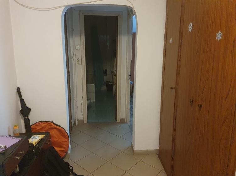 Vanzare 2 camere-2/8-decomandat-!3 Septembrie-Novaci-bl 89-reabilitat-114000 E - 9