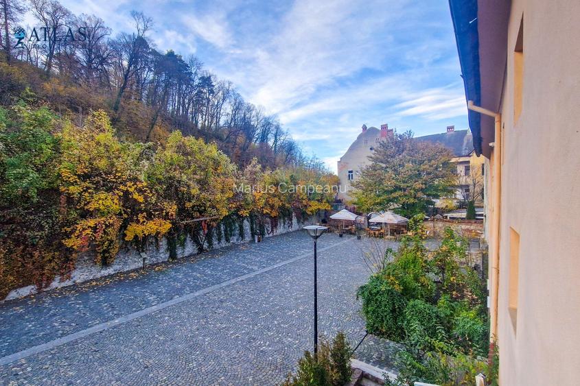 Piata Sfatului - Piata Brassai, 2 accese, vedere padure, 57 mp, comision 0%