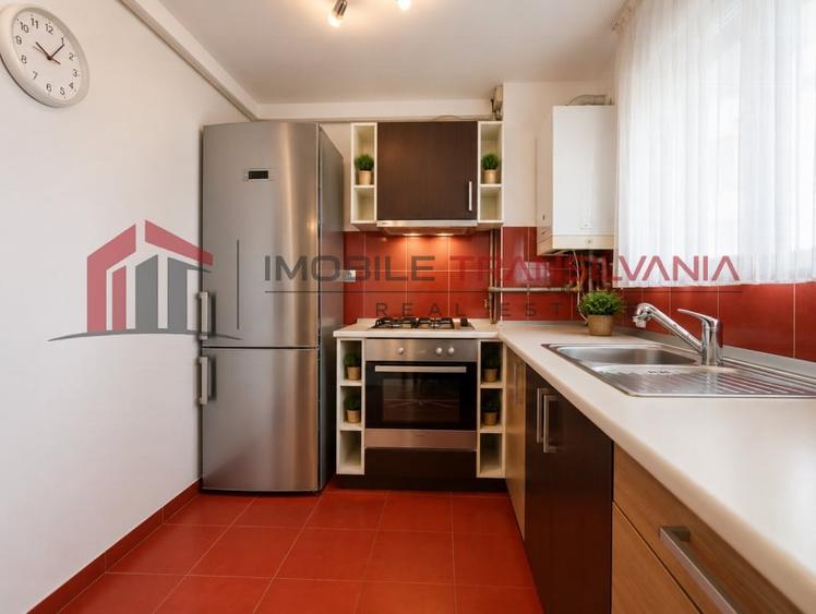 Apartament cu 3 camere semidecomandat, mobilat în Florești