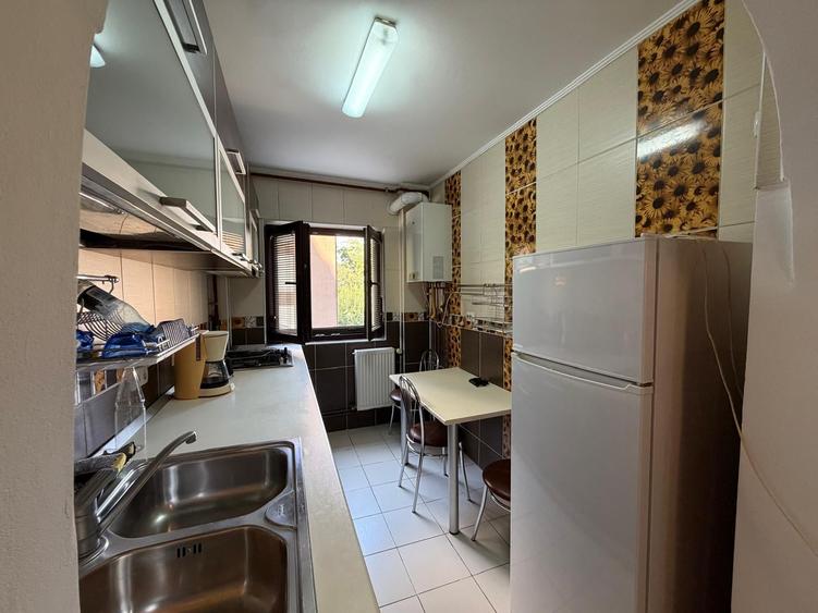 Apartament cu 3 camere semidecomandat în Iancului