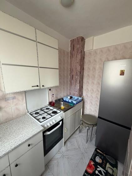 Militari, Piata Veteranilor, garsoniera 31mp, etaj 1, bloc 1980, metrou - 4