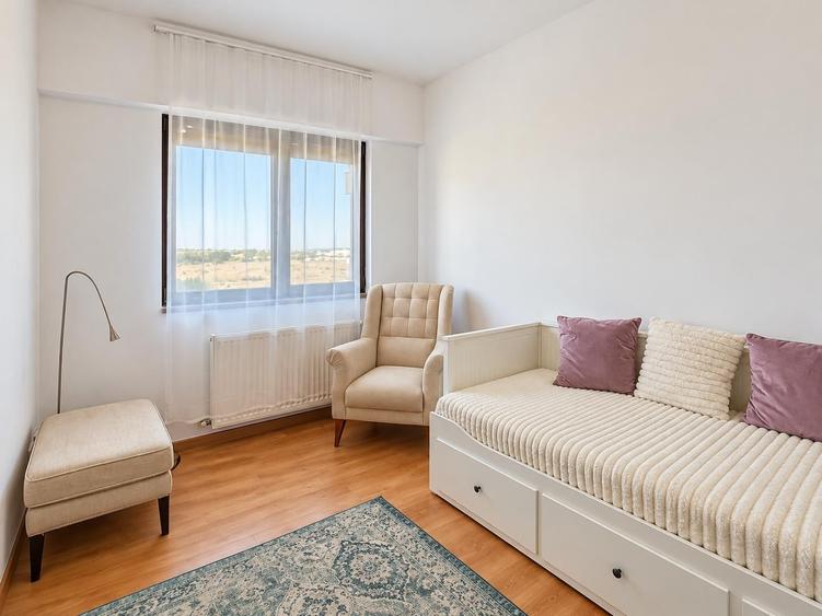 Apartament cu 4 camere semidecomandat, mobilat în Pipera