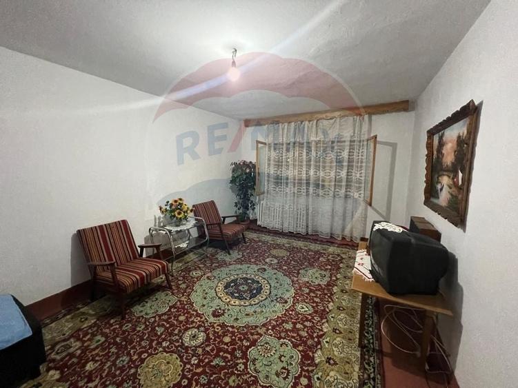 Apartament cu 4 camere de vanzare in zona Sud-Est - 1